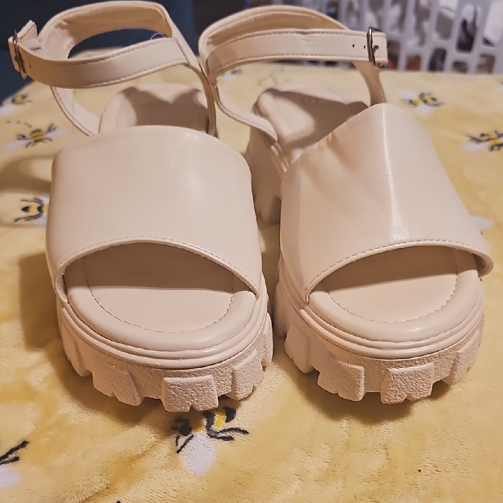 Women's Cream Platform Sandals Comfortable And Light Weight